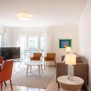 https://confortable-2-bedrooms-apartment-with-private-parking.hotels-lisbon-portugal.com